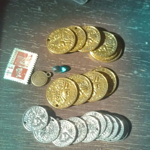 Pendants/Gem/Stamp - Picture 1 of 3